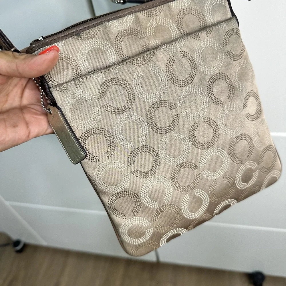 Coach Madison Optical  Art Swingpack Purse‎ Handbag Crossbody Beige - EUC